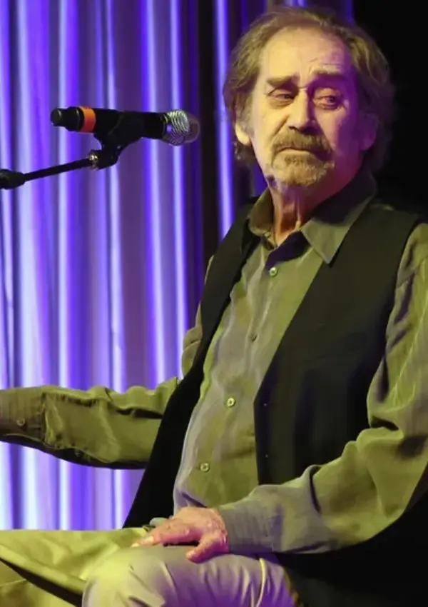 Earl Thomas Conley’s Family: Was He Related to John Conlee?