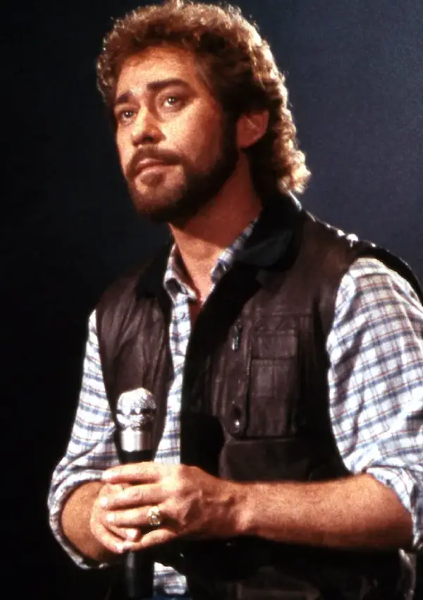 Earl Thomas Conley’s Family: Was He Related to John Conlee?