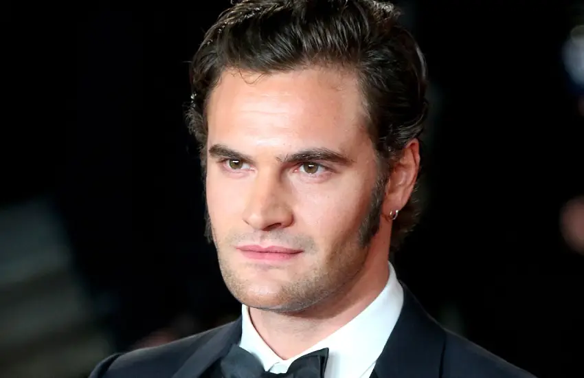 Tom Bateman